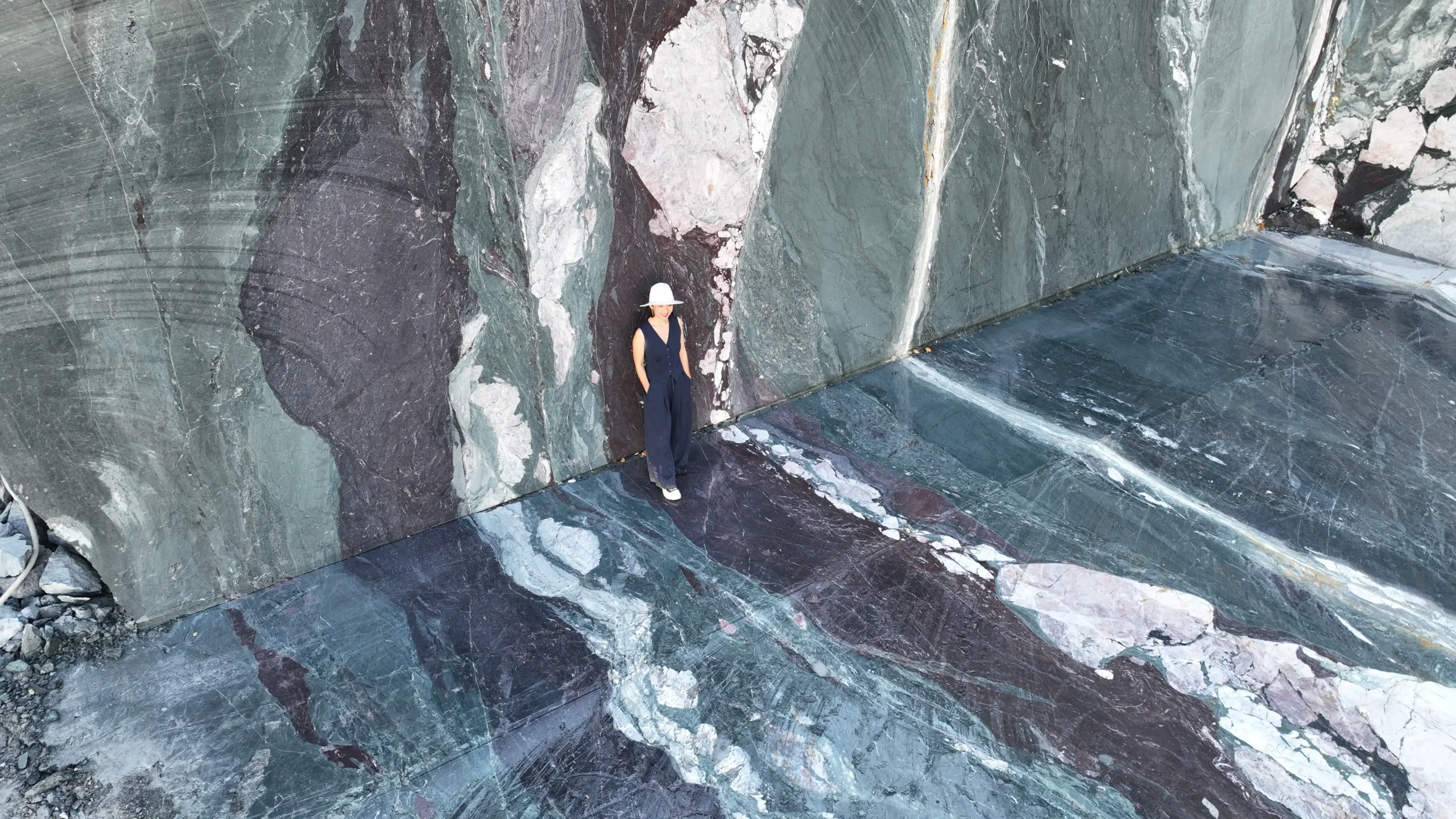 four-seasons-green-marble-quarry-wall-texture